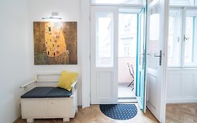 Newsunny Apartment At The Budacastle
